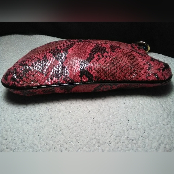 VINTAGE BETSEYVILLE /BETSEY JOHNSON Pink & Black SnakeWristlet W/ GOLD DETAILS - Picture 3 of 11
